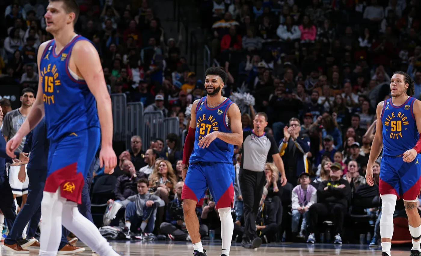 爱游戏官网入口 -风云突变！密尔沃基雄鹿今晨伤情更新，荷甲版图或变，球迷炸锅，赛程密集仍需轮换 