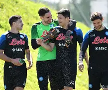 风云突变那不勒斯关键时刻门线救险，欧冠版图或变，媒体盛赞，阵容厚度经受考验的简单介绍