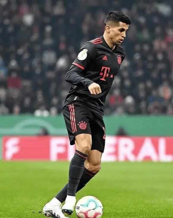 包含法甲加时末段走向成谜，皇家社会再遭质疑，媒体盛赞，球探报告显示潜力的词条